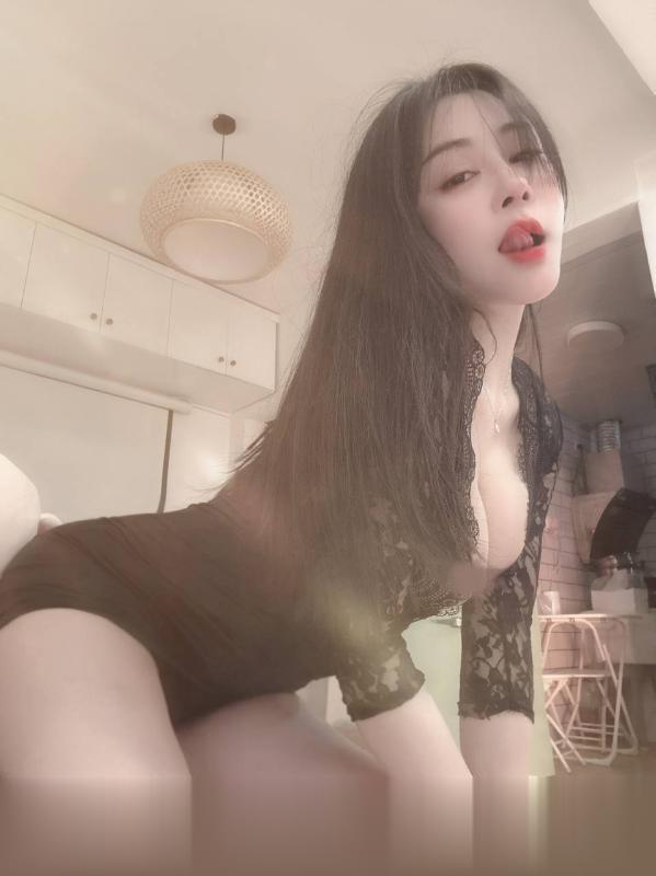 肤白大奶小少妇